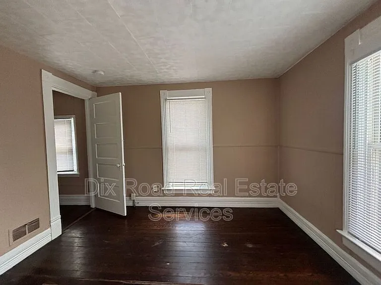 405 Moore St — Photo 18