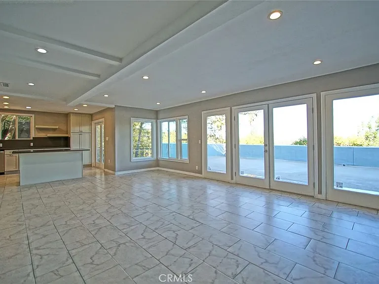 3915 Fredonia Dr — Photo 6