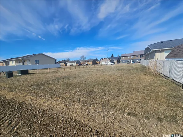 104 Lonsdale Street, Maple Creek, SK S0N 1N0