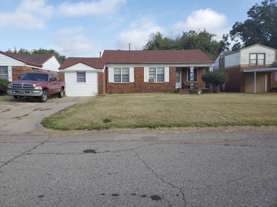 1st image of 1217 NE 42nd St