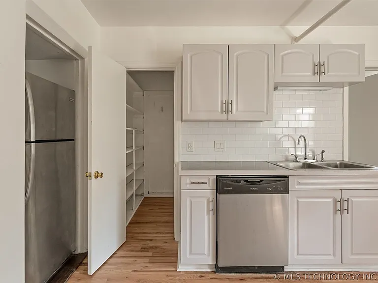 1520 E 17th St #E — Photo 12