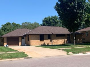 1539 E 9th St, Sheldon, IA 51201