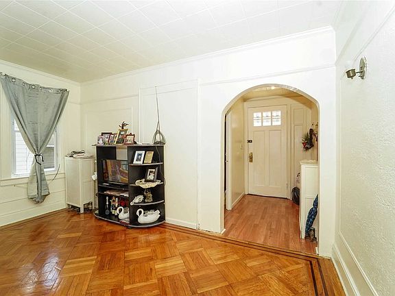 5th image of 62-91 Booth St