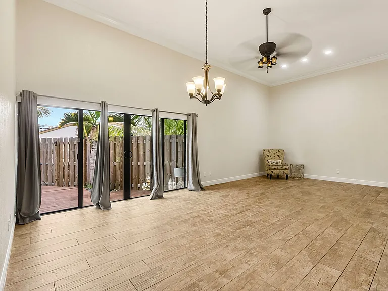 2731 S Parkview Dr #1 — Photo 26