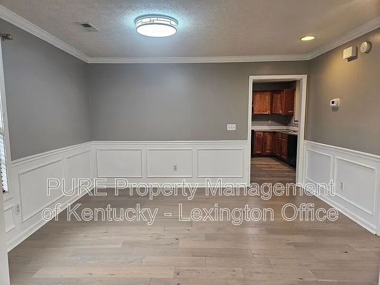 528 Newbury Way — Photo 3