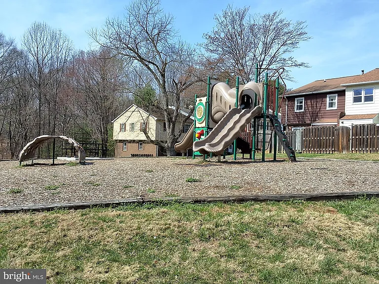 14874 Emberdale Dr — Photo 16