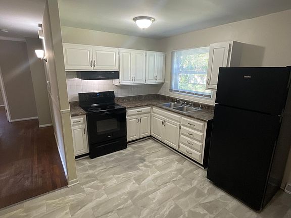 5th image of 1139 Baron Ave
