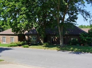 523 E McArthur Dr, Springfield, MO 65810