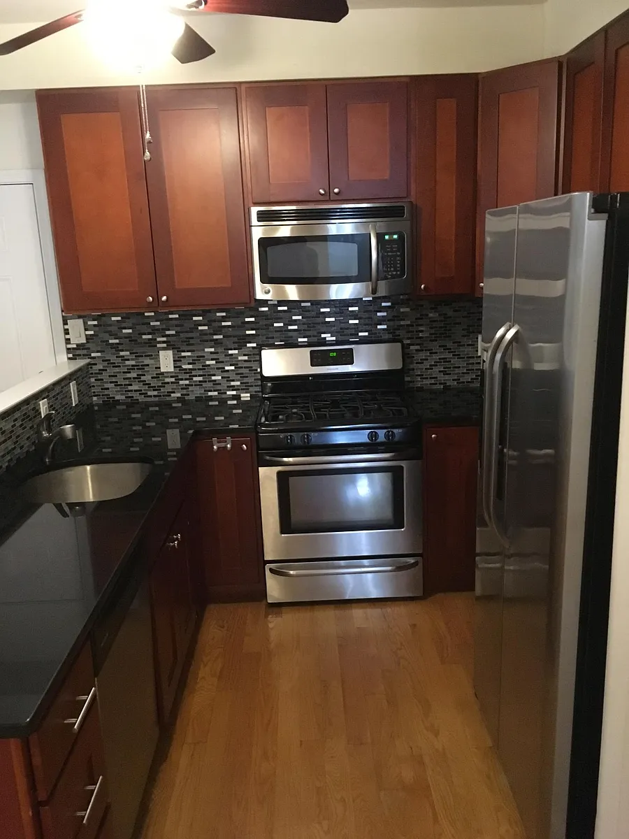 Building Photo - 1521B Poplar St #1R