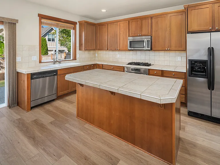 3450 NE Madison Way — Photo 6