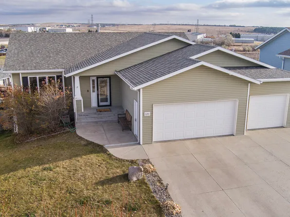 1201 Sorrento Pl, Bismarck, ND 58501
