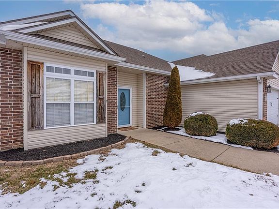 5th image of 733 Burlington Ln