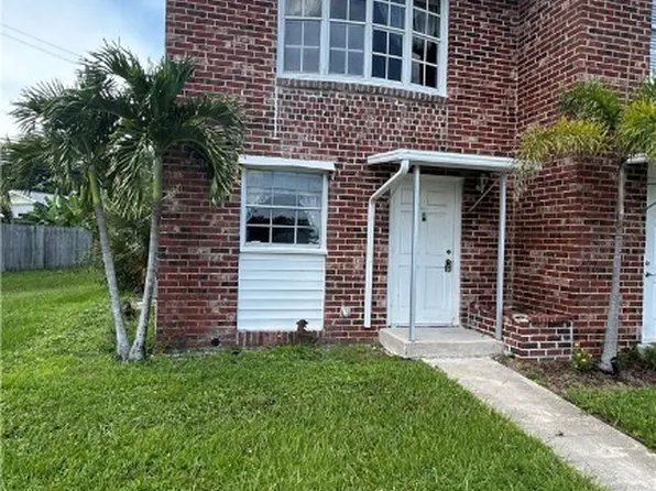 864 Courtington Ln #12, Fort Myers, FL 33919