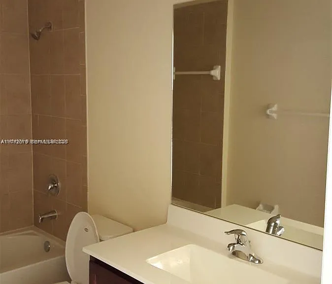 142 SE 28th Ter #7 — Photo 2