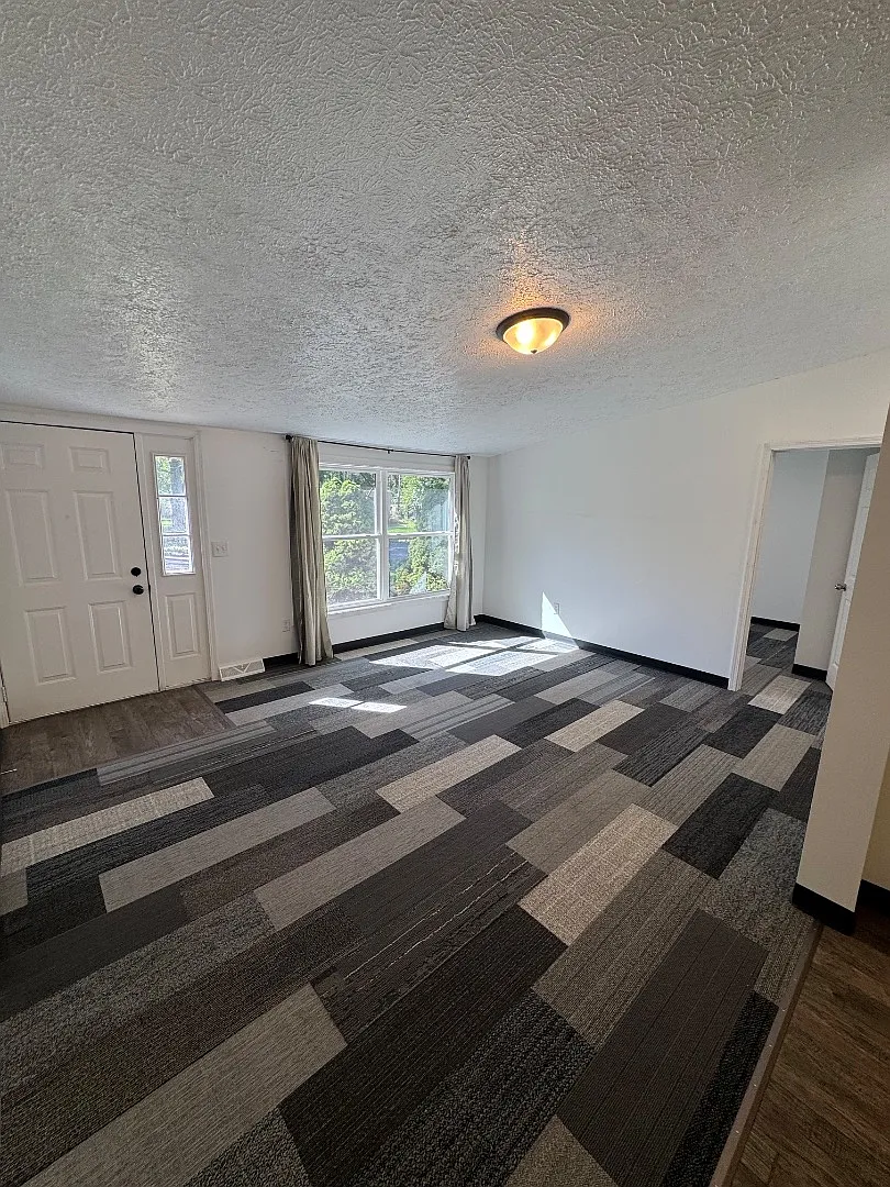 420 N Main St — Photo 2