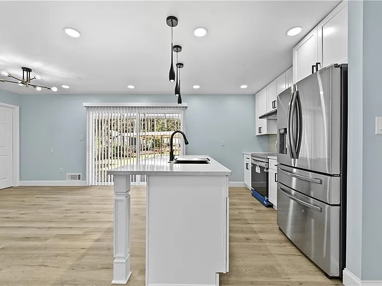 1728 Wayland Cir — Photo 6