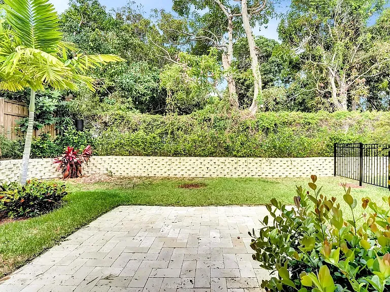 2517 Oceanview Ave E — Photo 19