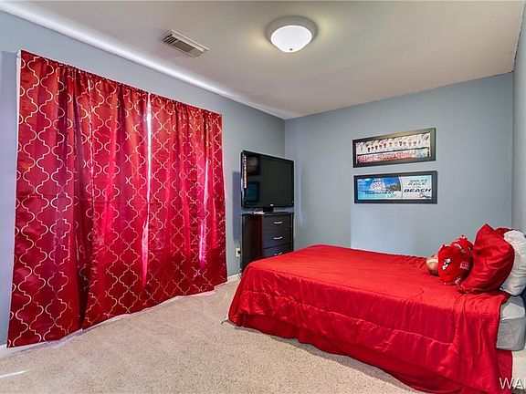 5th image of 118 39th St E