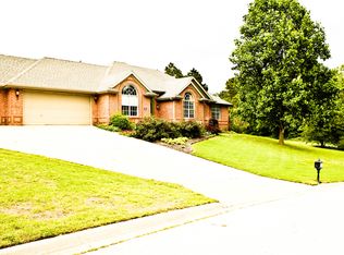 1 Oak Ridge Ln, Bentonville, AR 72712