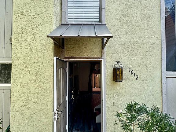 2nd image of 1012 E HIGHLAND Avenue