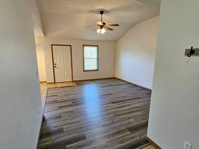 508 Rustic Rdg — Photo 2