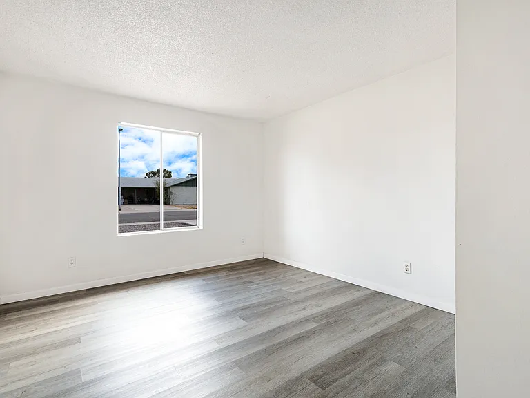 1702 E El Parque Dr — Photo 5