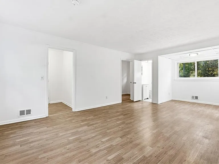 6917 Laurelwood Dr — Photo 16
