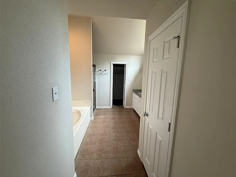 7341 Chambers Ln — Photo 8