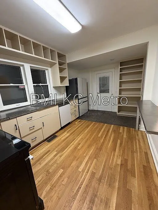 4 bed, 2.5 bath, 2553 sqft, $2,700 — Photo 1