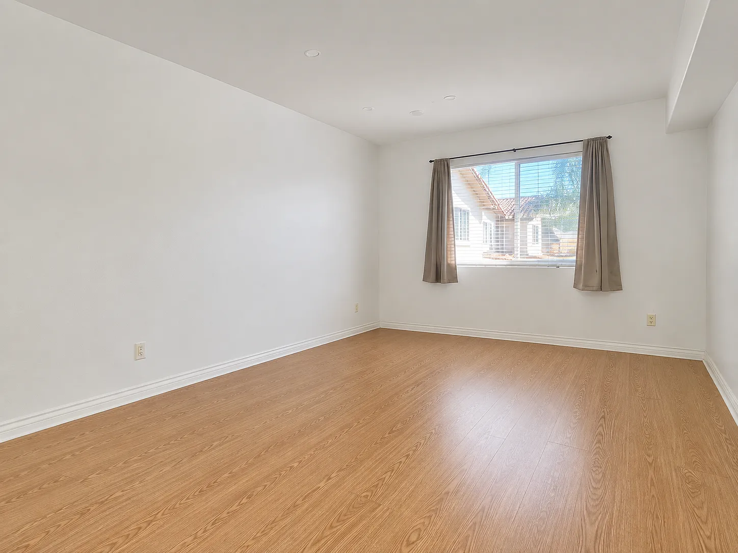 1 bed, 564 sqft, $2,100 — Photo 3