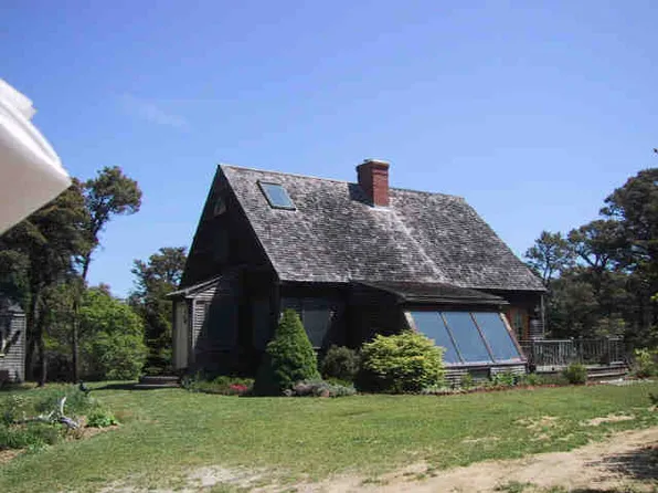 104 Surfside Rd, Nantucket, MA 02554