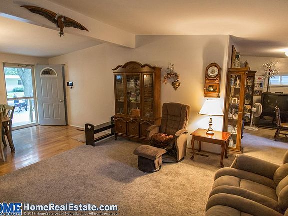 3rd image of 610 E Eldora Ln