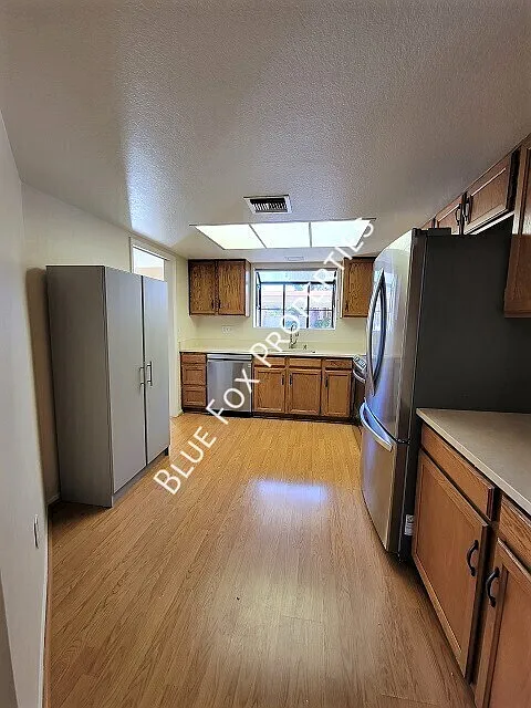 2 Bedroom, 2.5 Bathroom Townhom in Northeast tucson — Photo 2