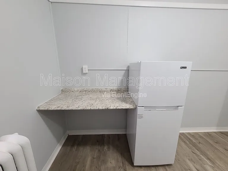 693 Park Ave #11 — Photo 7