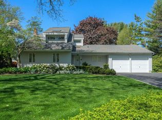 44 Oakledge Dr, East Northport, NY