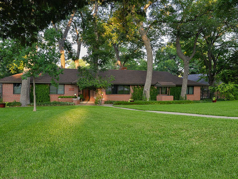 1st image of 2832 S Glenbrook Dr