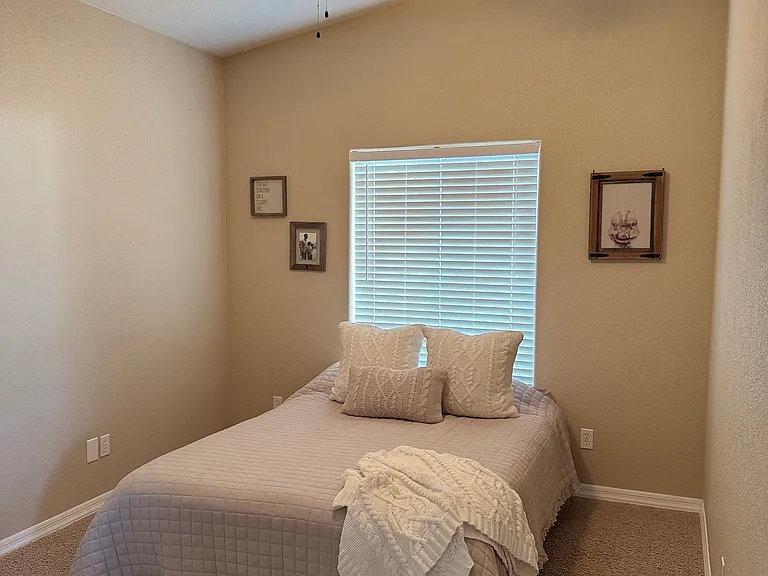 2399 E Klamath Loop — Photo 35