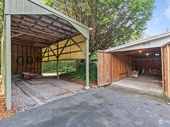 5th image of 300 39th Avenue NE