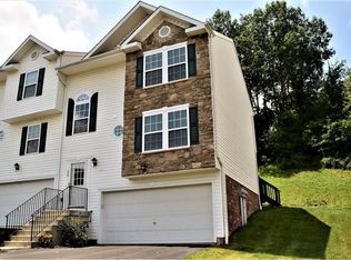 1400 Canterbury Dr, Imperial, PA