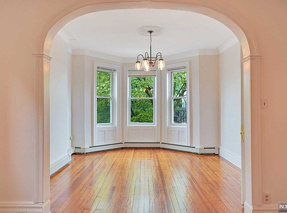 4th image of 114 Highpoint Ave #2