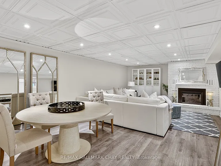 46 Essa Rd #LOWER — Photo 8