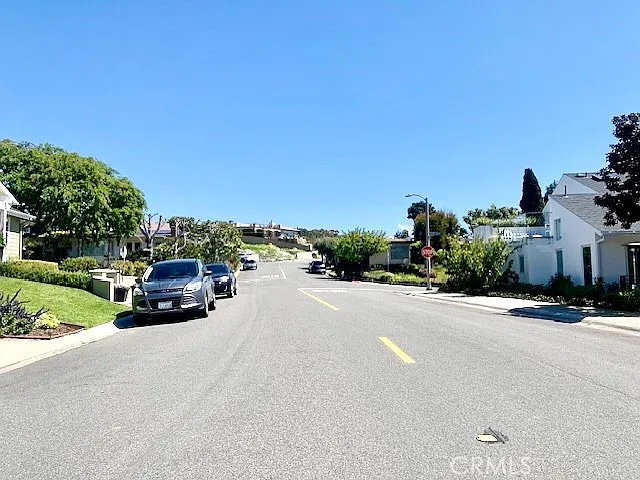 2 bed, 900 sqft, $4,150 — Photo 2