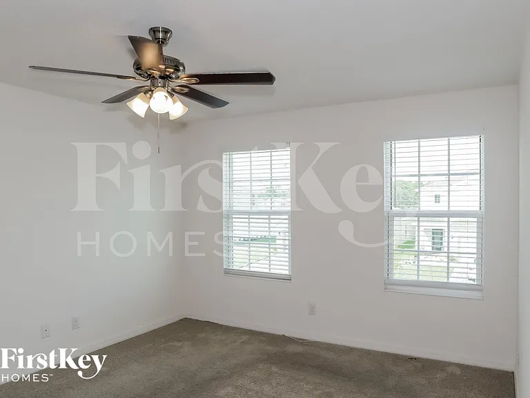 4999 Royal Point Ave — Photo 6