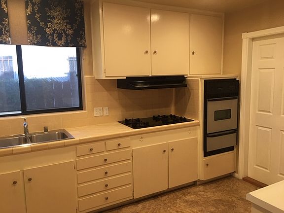 4th image of 470 Sandalwood Dr