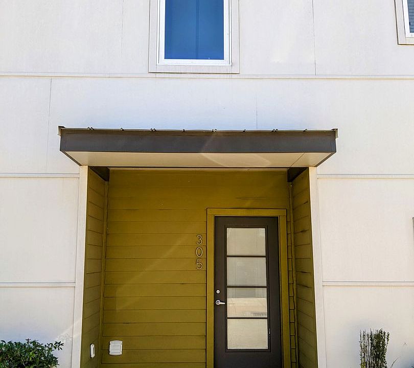 1st image of 305 Highland Oaks Ln