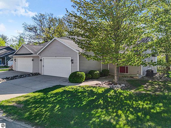 2nd image of 118 Davidsen Shores Dr #17