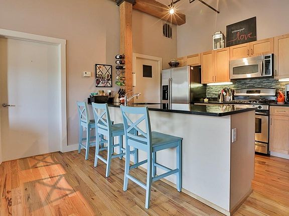 4th image of 589 Essex St Unit 204