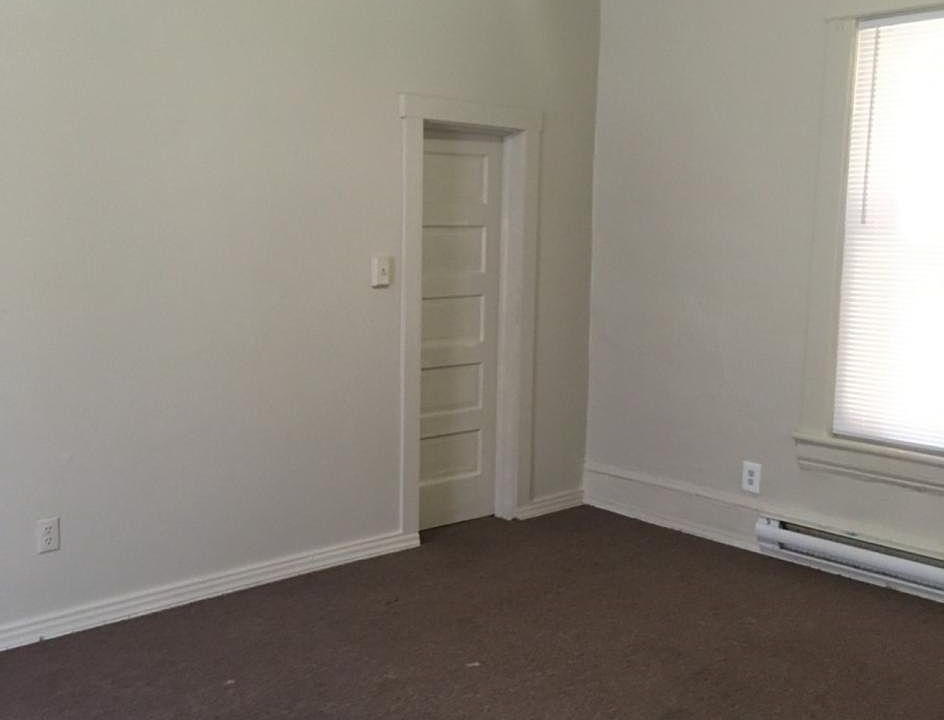 2nd image of 917 Stewart Ave SE #1