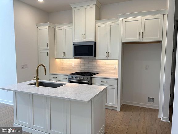 3rd image of 24 Oakwood Ln #50