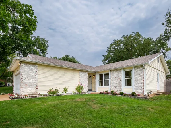 357 Novara Dr, Ballwin, MO 63021